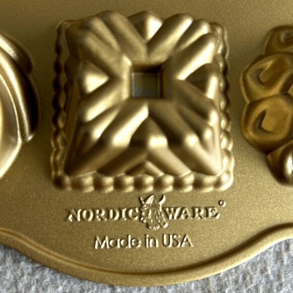 Nordic Ware Bundt Charms Pan - Picture 3 of 8